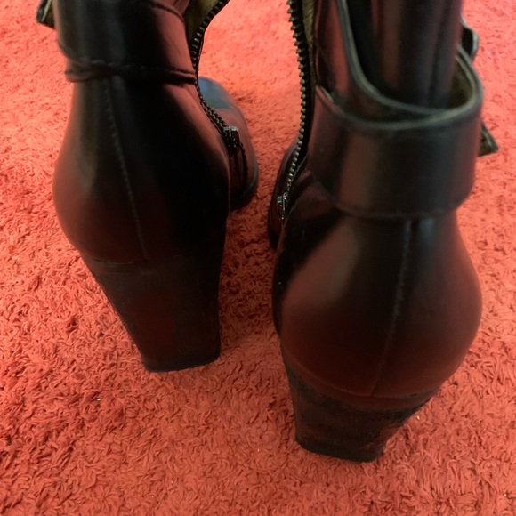 Frye Pattie Black Leather Belt Riding Booties size 8.5 - Picture 5 of 8